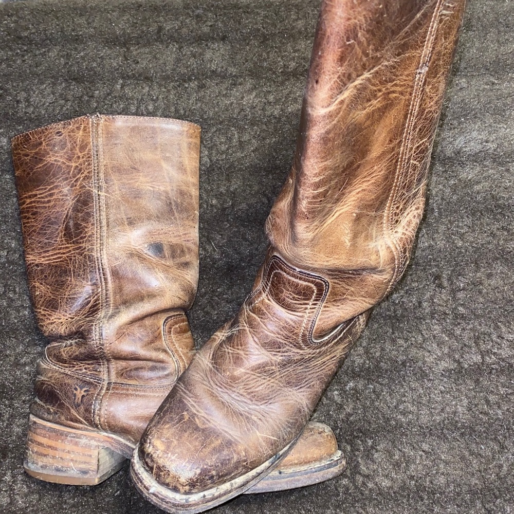 FRYE 9.5 distressed boots